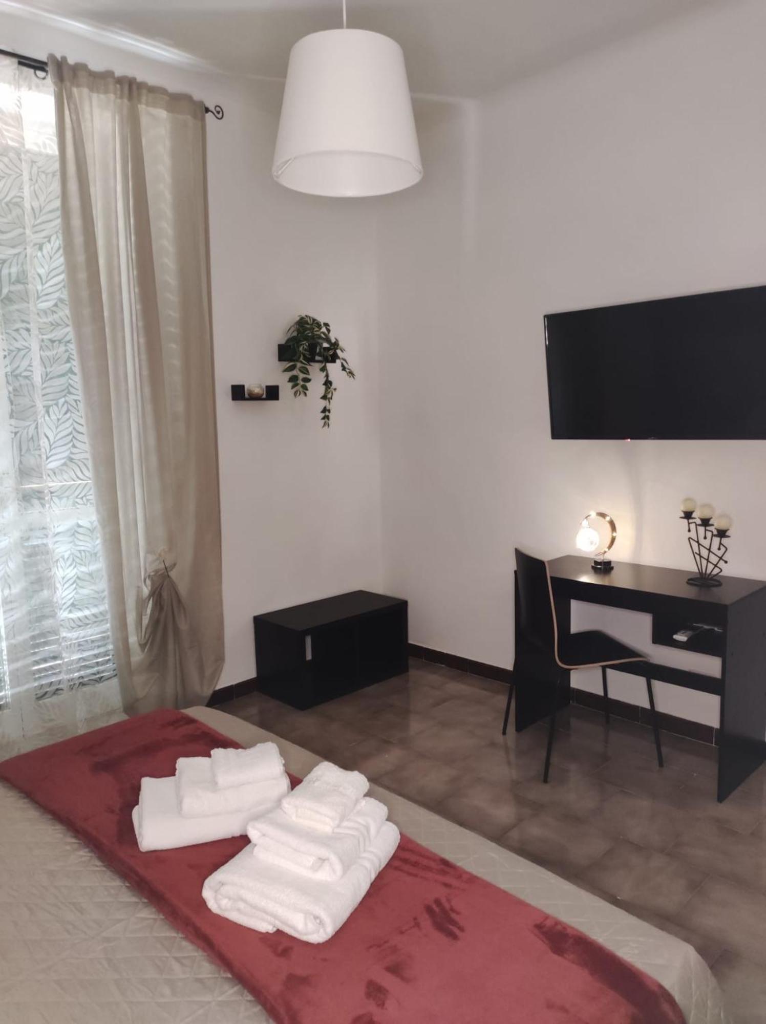 111 Guest House Бари Экстерьер фото